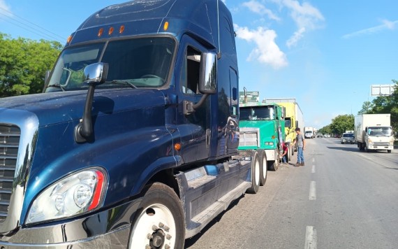 Transportistas realizan movilizacionesb