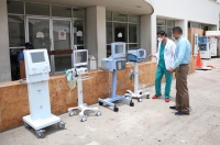 Contin&uacute;a entrega de equipo m&eacute;dico por parte del Gobierno estatal