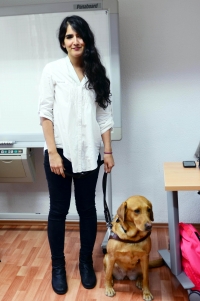 Se &ldquo;titula&rdquo; binomio estudiante-perro gu&iacute;a