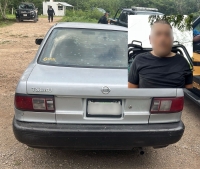 Detienen a presunto ladrón de auto en Motul