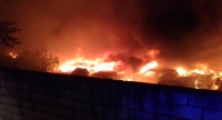 Arde corralón de la  Avenida Canek