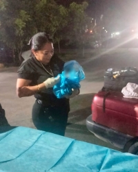 Mujer da a luz en automóvil