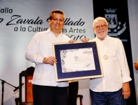 Gabriel Ram&iacute;rez Aznar recibe la medalla &ldquo;Silvio Zavala Vallado&rdquo;
