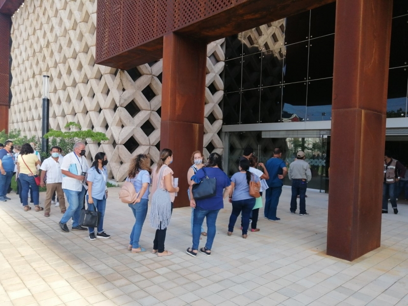 Retoman vacunación del personal de salud