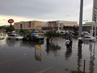 Fuerte lluvia deja inundaciones y fallas en la energ&iacute;a el&eacute;ctrica