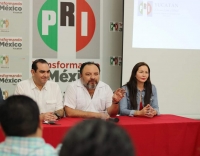 Sostienen diputados y alcaldes pri&iacute;stas encuentro con su l&iacute;der estatal