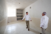 D&iacute;az Mena constata avances en escuelas del sur de M&eacute;rida