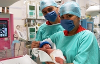 M&eacute;dicos del IMSS le salvan la vida a beb&eacute; prematuro