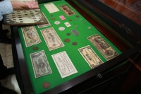 Exhiben timbres y monedas del período de la Revolución Mexicana