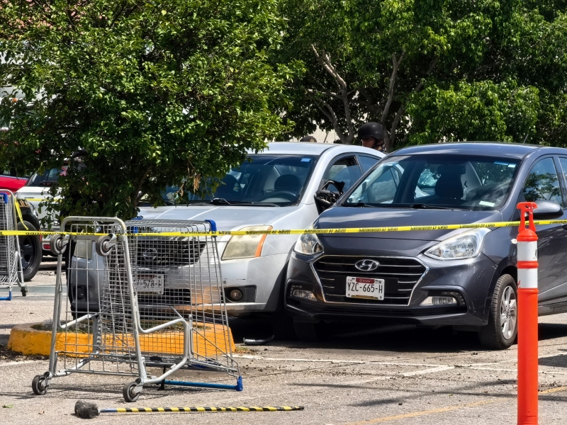 Hombre pierde la vida en estacionamiento