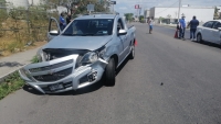 Choque en Zona Dorada II deja da&ntilde;os materiales