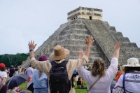 Miles presencian el descenso de Kukulc&aacute;n