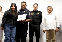 Respaldan con becas a hijas e hijos de polic&iacute;as de Yucat&aacute;n