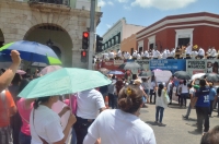 Manifestaci&oacute;n impide festejo melenudo por la Plaza Grande