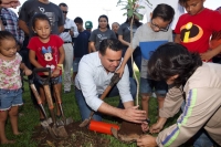 Encabeza Ren&aacute;n Barrera cruzada en pro del medio ambiente