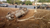 Volcadura en perif&eacute;rico de M&eacute;rida deja un lesionado