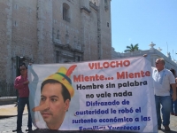 Trabajadores despedidos llaman "Vilocho" a gobernador de Yucat&aacute;n