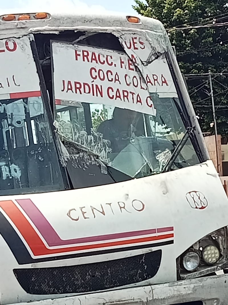 Falla en camión afecta a pasajeros