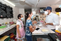 Gobernador acude al Mercado municipal de Izamal