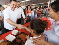 Inaugura Ren&aacute;n Barrera tercera Feria del Mucbilpollo en San Sebasti&aacute;n