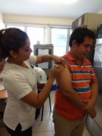 Realizan campa&ntilde;a de vacunaci&oacute;n contra la influenza