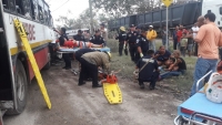Siniestro vial en la Um&aacute;n-M&eacute;rida deja 10 heridos
