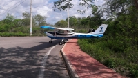 Avioneta aterriza de emergencia en carretera de Yucat&aacute;n