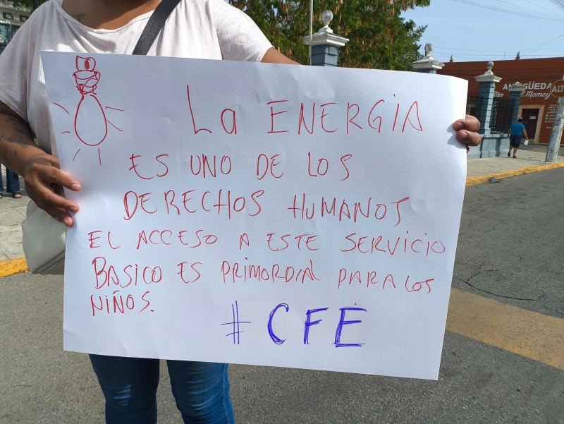 Niños en riesgo por falta de luz en escuela