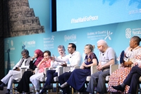 Vila Dosal comparte panel con l&iacute;deres mundiales de la paz