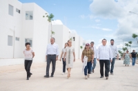 Sheinbaum y Huacho entregan llaves de viviendas en Umán