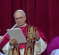 En espa&ntilde;ol, nuevo Papa lanza mensaje al mundo