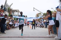 Keniano gana el Marat&oacute;n de la Marina