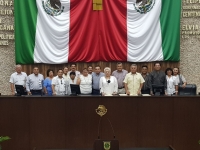 Diputado del Panal se re&uacute;ne con docentes