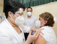 Inicia vacunaci&oacute;n a personal de salud de &aacute;reas Covid
