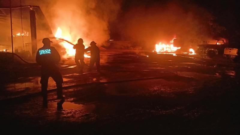 Incendio devora bodega