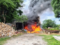 Se incendia bodega en fraccionamiento Dzoyol&aacute;