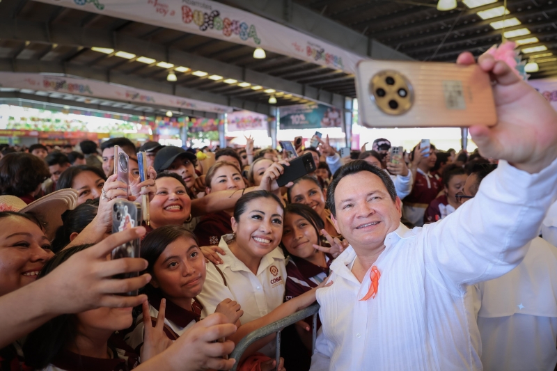 Miles de jóvenes disfrutan Día del Bachiller en Xmatkuil