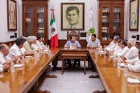 Gobernador se re&uacute;ne con directiva del FUTV
