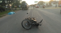 Tractocami&oacute;n arrolla y mata a motociclista