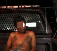 Apu&ntilde;alan a mujer por su exesposo