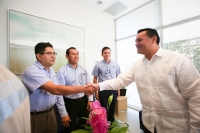 Reconoce Ren&aacute;n aporte de maquiladoras a econom&iacute;a