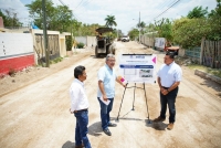 Ren&aacute;n supervisa obras en el  poniente de M&eacute;rida