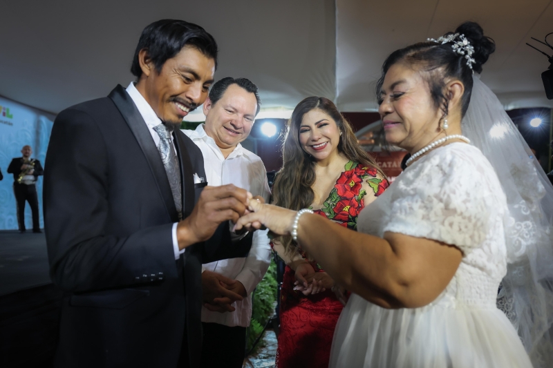 Se casan 565 parejas en la Feria Ixmatkuil