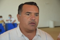 Ren&aacute;n Barrera derrocha millones de pesos del erario en juguetes y despensas