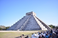 Miles de turistas disfrutaron el equinoccio de Chich&eacute;n Itz&aacute;
