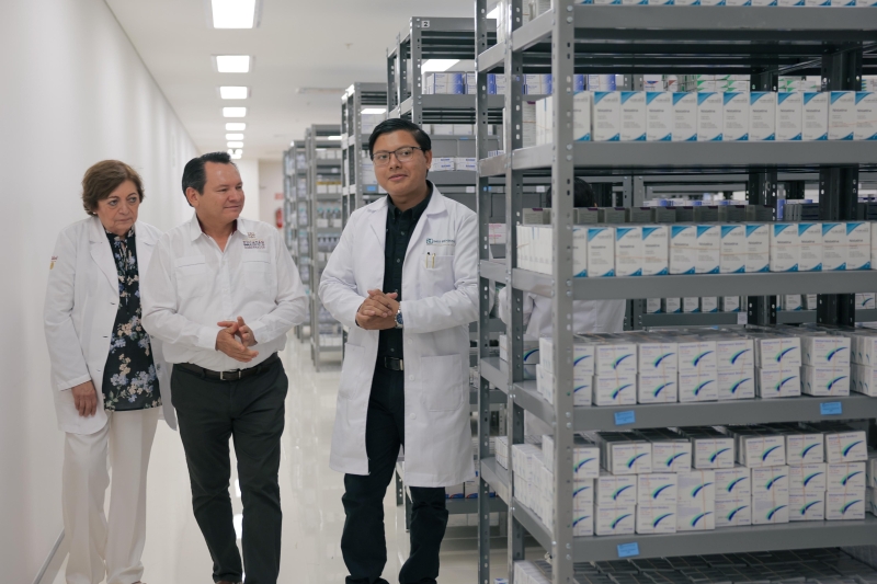 Gobernador supervisa farmacia del Hospital O'Horán