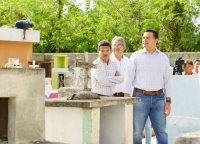 Ren&aacute;n Barrera anuncia construcci&oacute;n de osarios para cementerios en comisar&iacute;as