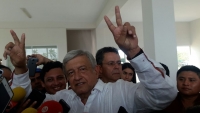 "Amor y paz" pide "Ya sabes qui&eacute;n" a los "machuchones"