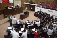 Pri&iacute;stas y panistas se culpan de quiebra del Isstey en Congreso local
