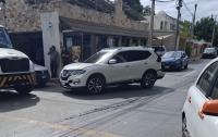 Siniestro vial deja daños materiales